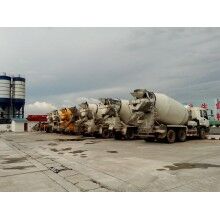 租賃混凝土灌車，攪拌運(yùn)輸車